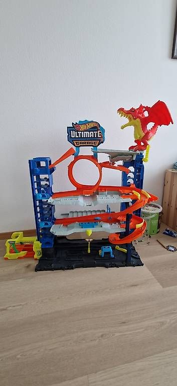 Spielzeuge: Hot Wheels City Ultimate Garage – Gebraucht aus Zürich von Garfield102