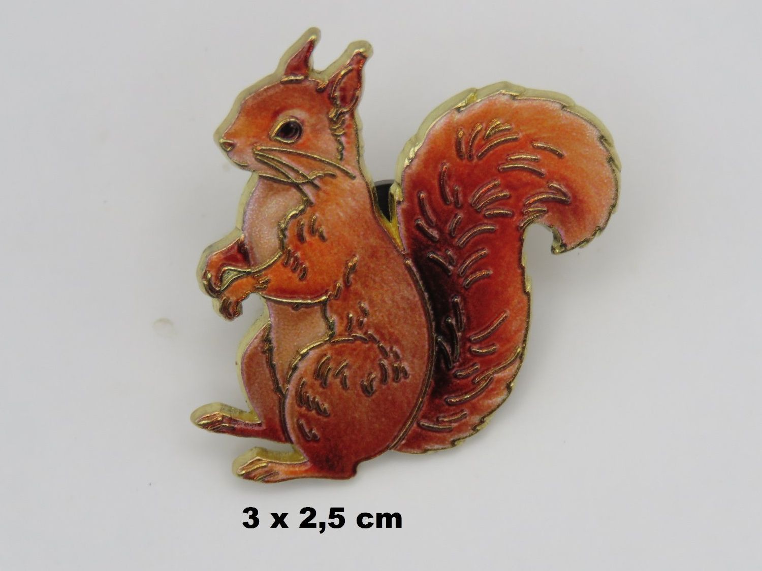 Broschen & Nadeln: EICHHÖRNCHEN - Anstecker Pin - Alu - Emaille - 3x2,5cm – Neu und originalverpackt aus Grenchen von Yamahwildstar16