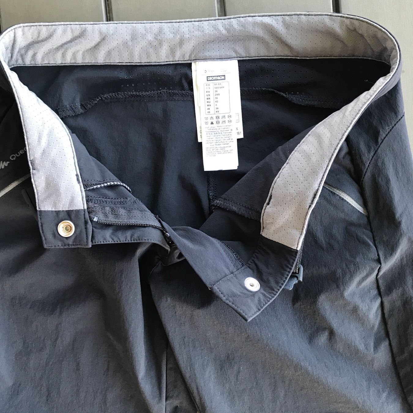 Decathlon Hosen: Trekkingshorts Quechua Damen anthrazit, Gr. 36 – Gebraucht aus Ebnat-Kappel von Molton 3