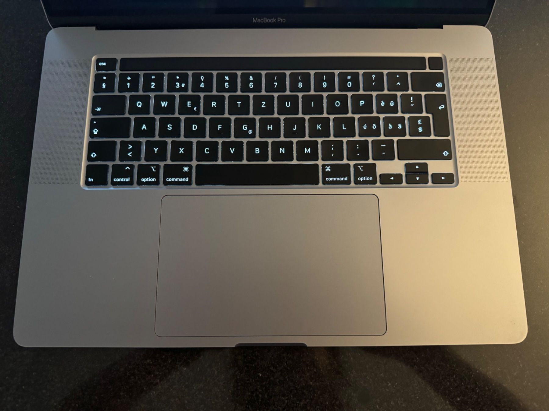 Apple PC: MacBook Apple Pro 16 - 1ère main - état impeccable – Usato da St-Aubin-Sauges venduto da Vente-Articles 3