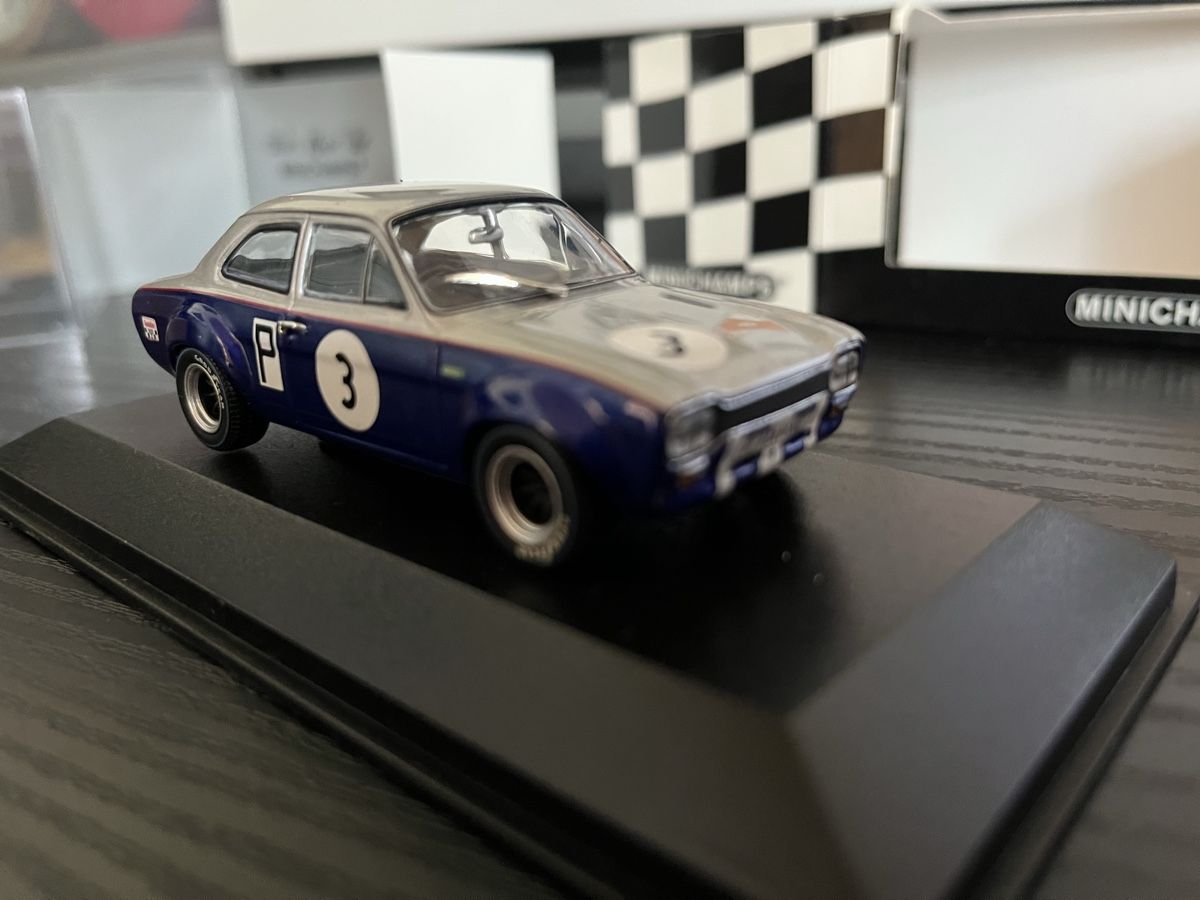 Minichamps Modellini d'auto: Ford Escort. 1:43 Minichamps – Nuovo e nell'imballaggio originale da Rümlang venduto da Papamoll4 3