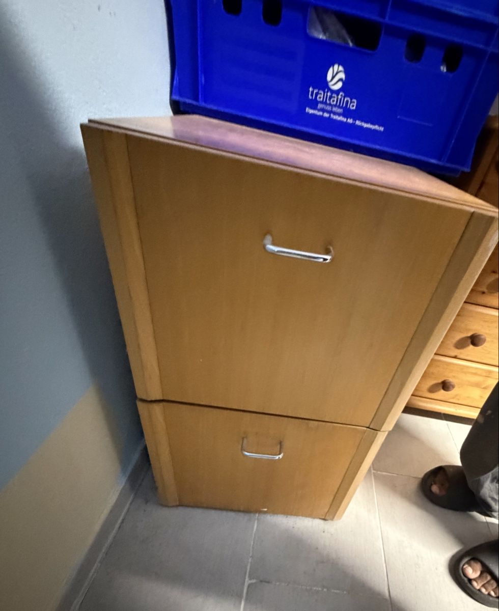 Schränke: Kleiner Schrank mit Auszug – Gebraucht aus Arbon von pil_cms7