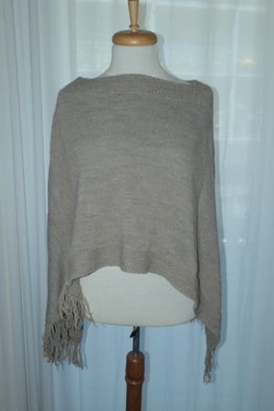 Poncho mit Glitzerfaden Damen Grösse One Size guter Zustand