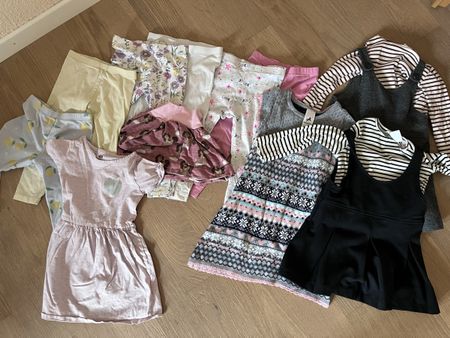 Tolles Mädchen Kleiderpaket, Grösse 92, Top Zustand!