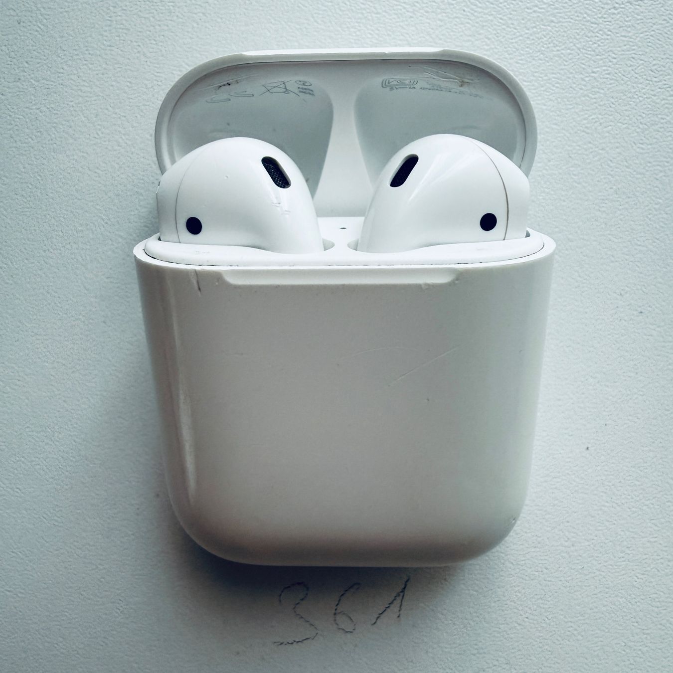 Apple Cuffie: Original Apple AirPods 2 Gen. Wireless Kopfhörer & Case – Usato da Basel venduto da MY.AIRPODS.SHOP