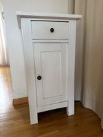 antiker Nachttisch/Nachtkästchen weiss gestrichen
