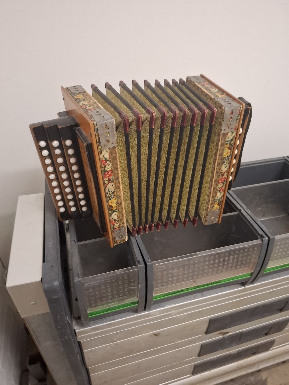 Musikinstrumente: schwyzerorgeli Ballmoss – Gebraucht aus Villeneuve von BibiVintage