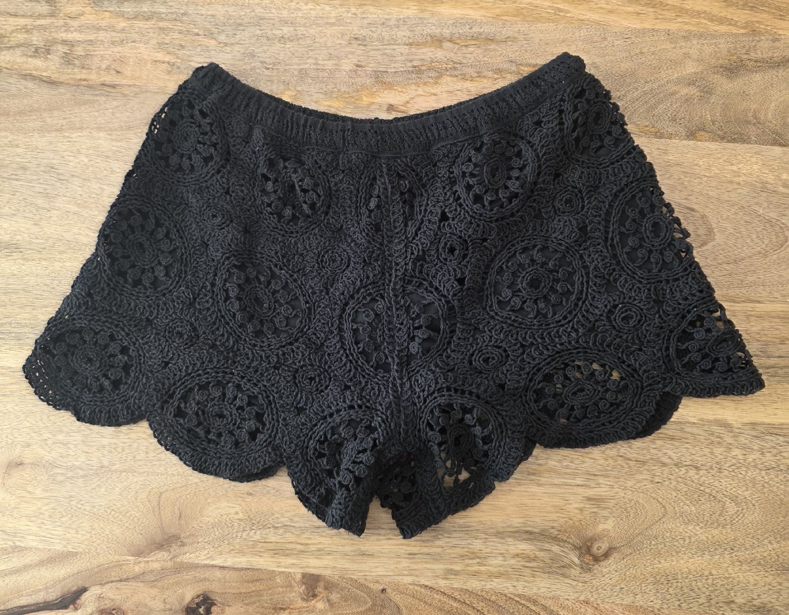 Pantaloni: Häkel Shorts schwarz mit Innenfutter  Gr. S/M Neu – Nuovo (secondo la descrizione) da Rheinsulz venduto da Gilea 1