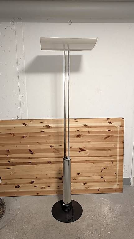 Lampade: Regent Stehleuchte Typ 8064 – Usato da Zürich venduto da nicolasmai