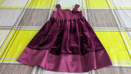 Schönes Kleid - Samt - Gr. 104