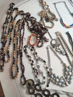 Lot de colliers et bracelets fantaisie variés