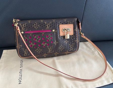 ❤️ LOUIS VUITTON POCHETTE ACCESSOIRES PERFORATED