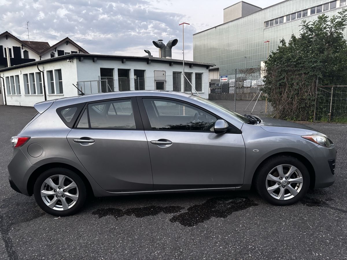 Mazda Automobili: Mazda 3 1.6 Limousine – Usato da Langnau i. E. venduto da FarzadHabibi 3