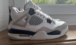 Air Jordan 4 Retro „Military Black“ (2022)
