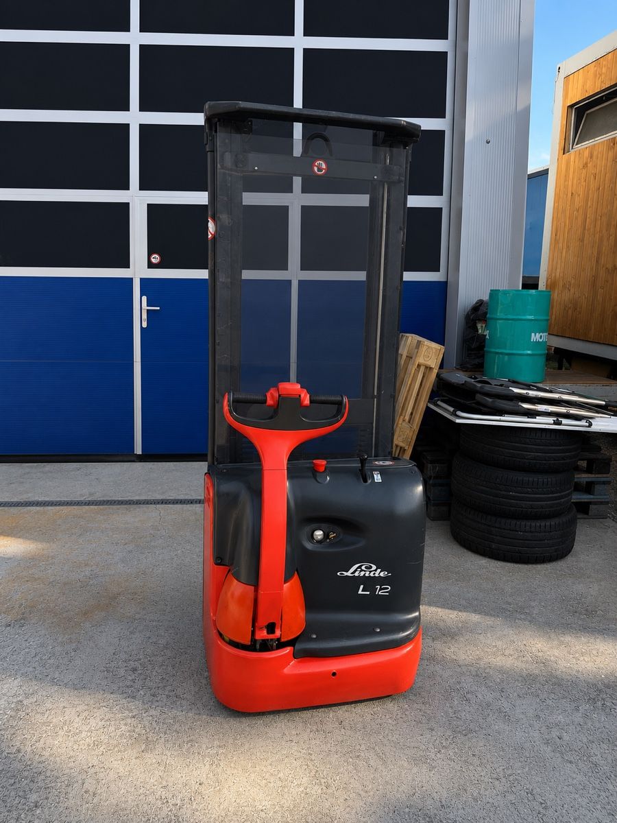 Linde Gabelstapler & Hubwagen: Linde L12 Deichselstapler m. neuer Batterie – Gebraucht aus Schaffhausen von Forklift24