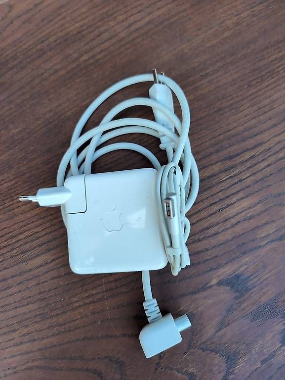 Caricabatterie: Apple MagSafe Ladekabel Ladegerät MacOSx 2 – Usato da Rothenburg venduto da arabica2005