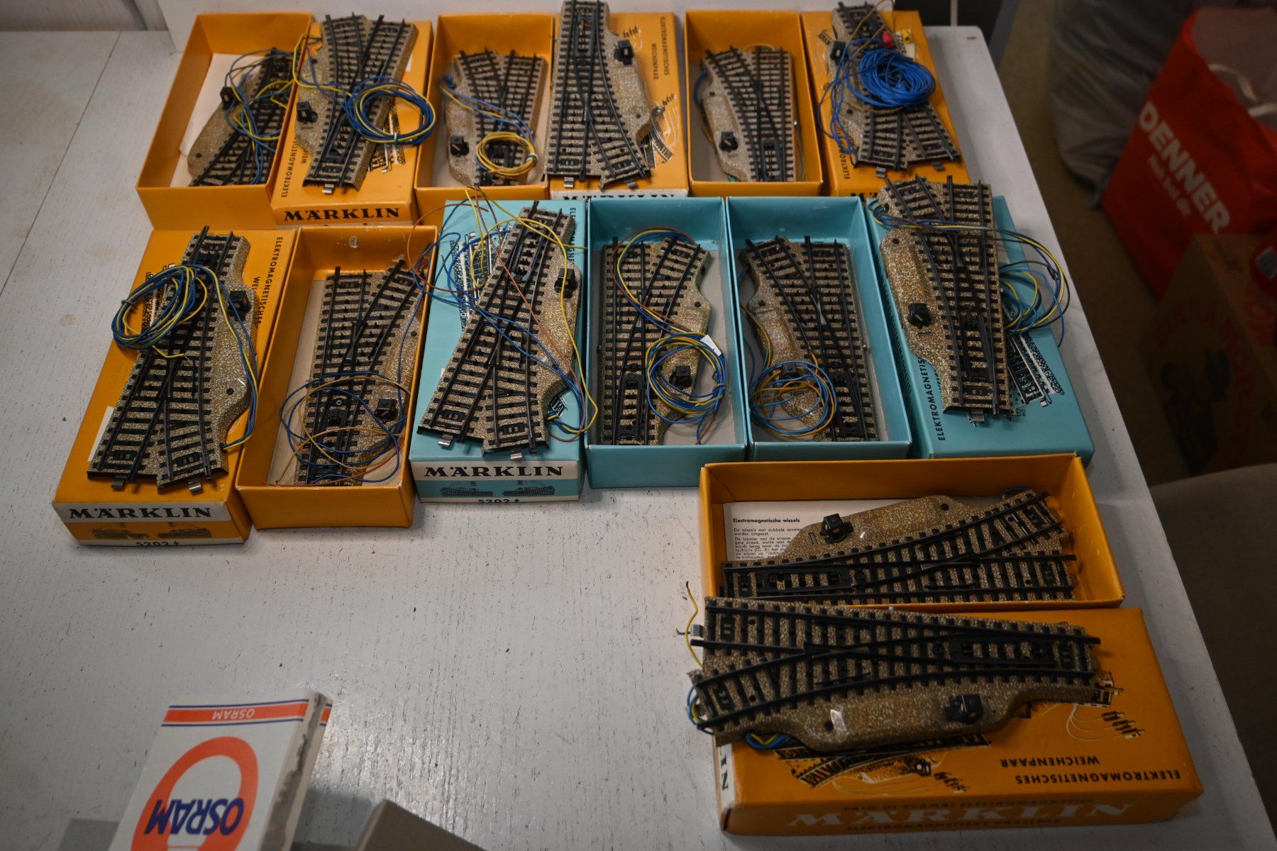 Märklin Modellini di ferrovie: Diverse Märklin M Weichen 5202 mit OVP – Usato da Laupen ZH venduto da Zmoewe