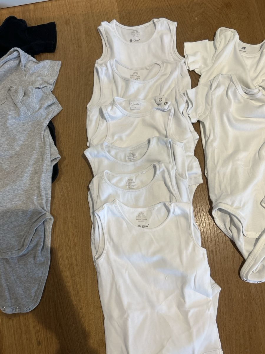 H&M Lotti & Set di vestiti: Kleiderpaket Bodys 98/104 – Nuovo (secondo la descrizione) da Matzendorf venduto da Fla5 2