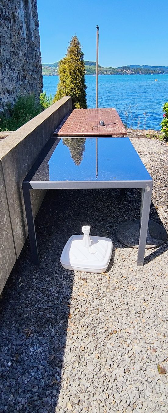 Tische: Gartentisch Anthrazit Glasplatte Alu Gestell gebraucht – Gebraucht aus Stansstad von towerlodge 1