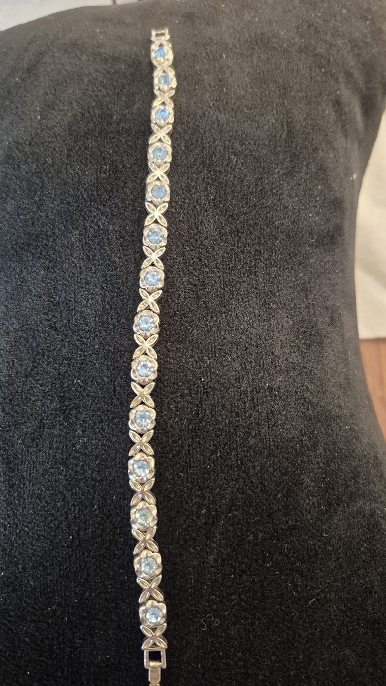 Bracciali & Braccialetti: Edles Armband mit hellblauen Steinen, ca. 21 cm lang – Usato da Schiers venduto da Carmela8