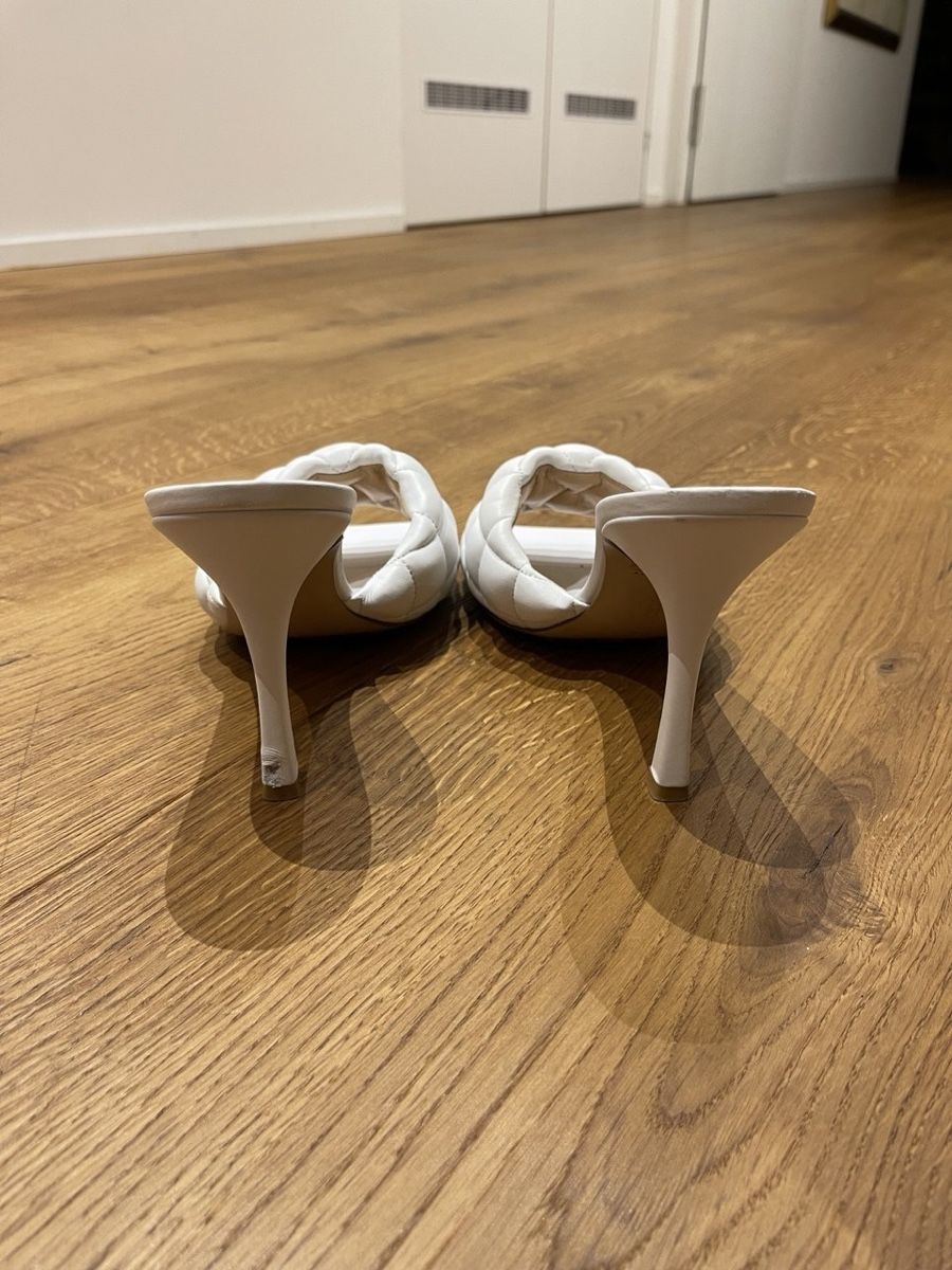 Bottega Veneta Scarpe da donna: Bottega Veneta padded mules Weiss – Usato da Winterthur venduto da Kuki_15.05 4