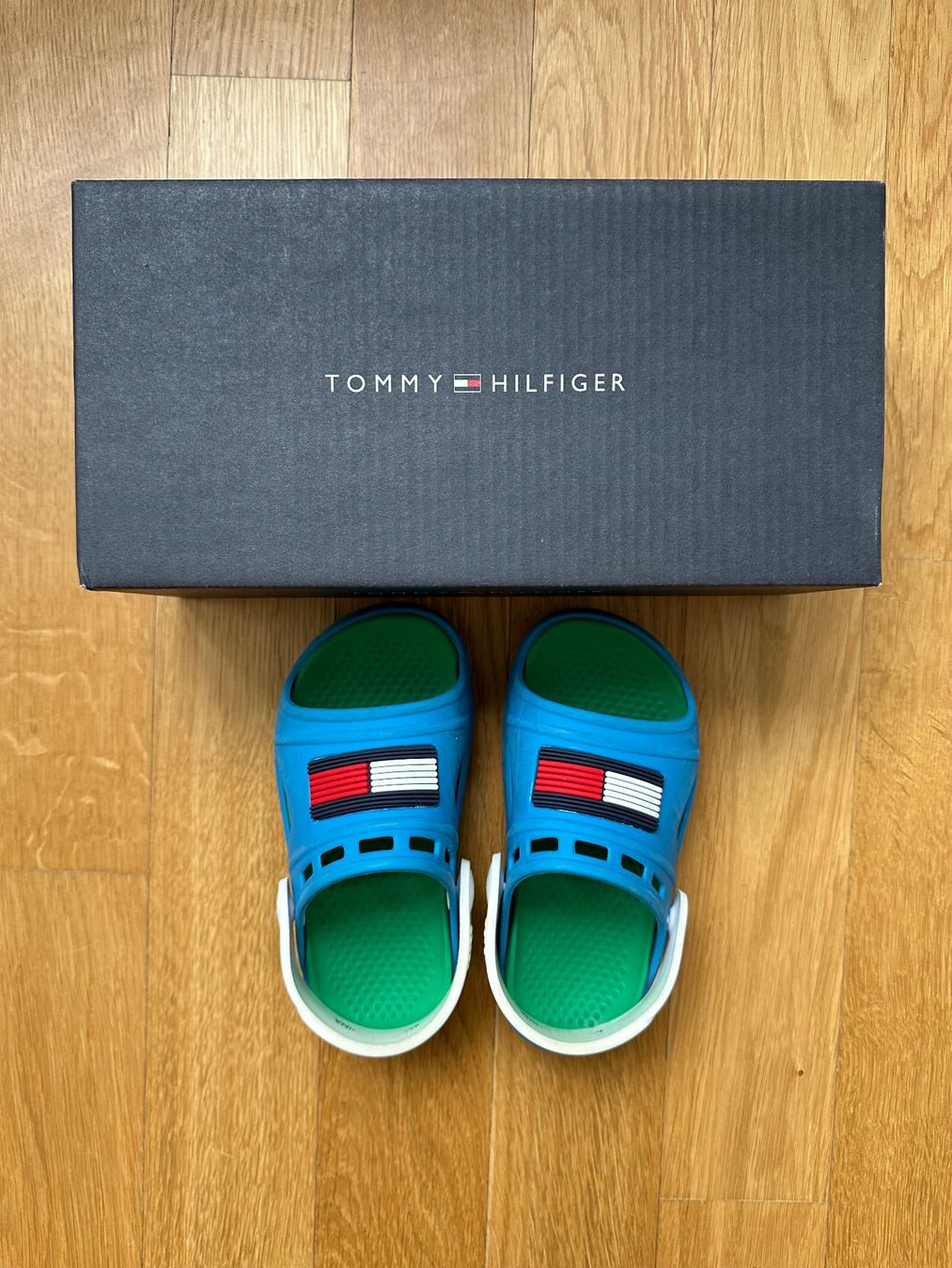Tommy Hilfiger Scarpe per ragazzi: Tommy Hilfiger Badeschuhe Kinder Gr. 24 – Usato da Unterägeri venduto da StefanGekko 6