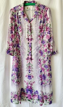 Knielanges Kleid der Marke Kio Jersey mit Krone rosa/lila