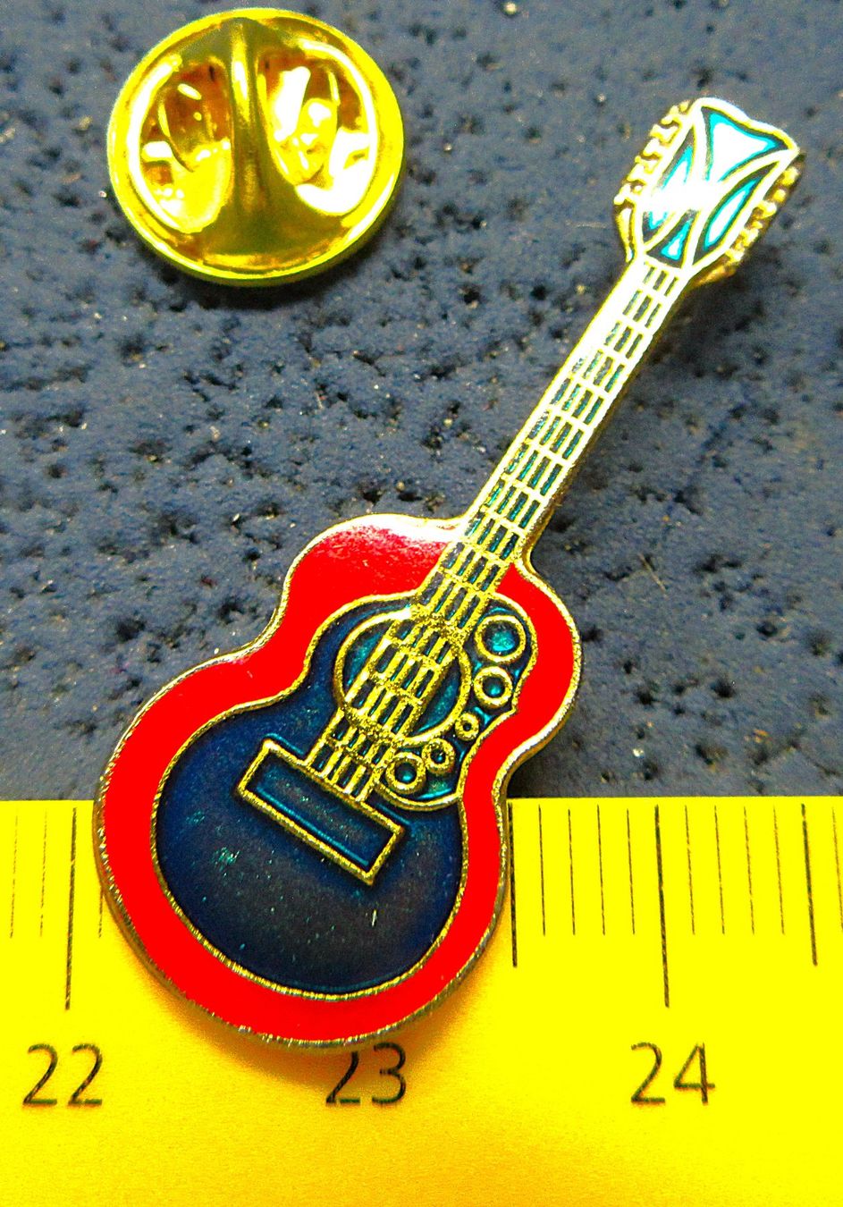 Plaquettes & Badges: GITARREN PIN – D'occasion à Ettingen par Hausi4711