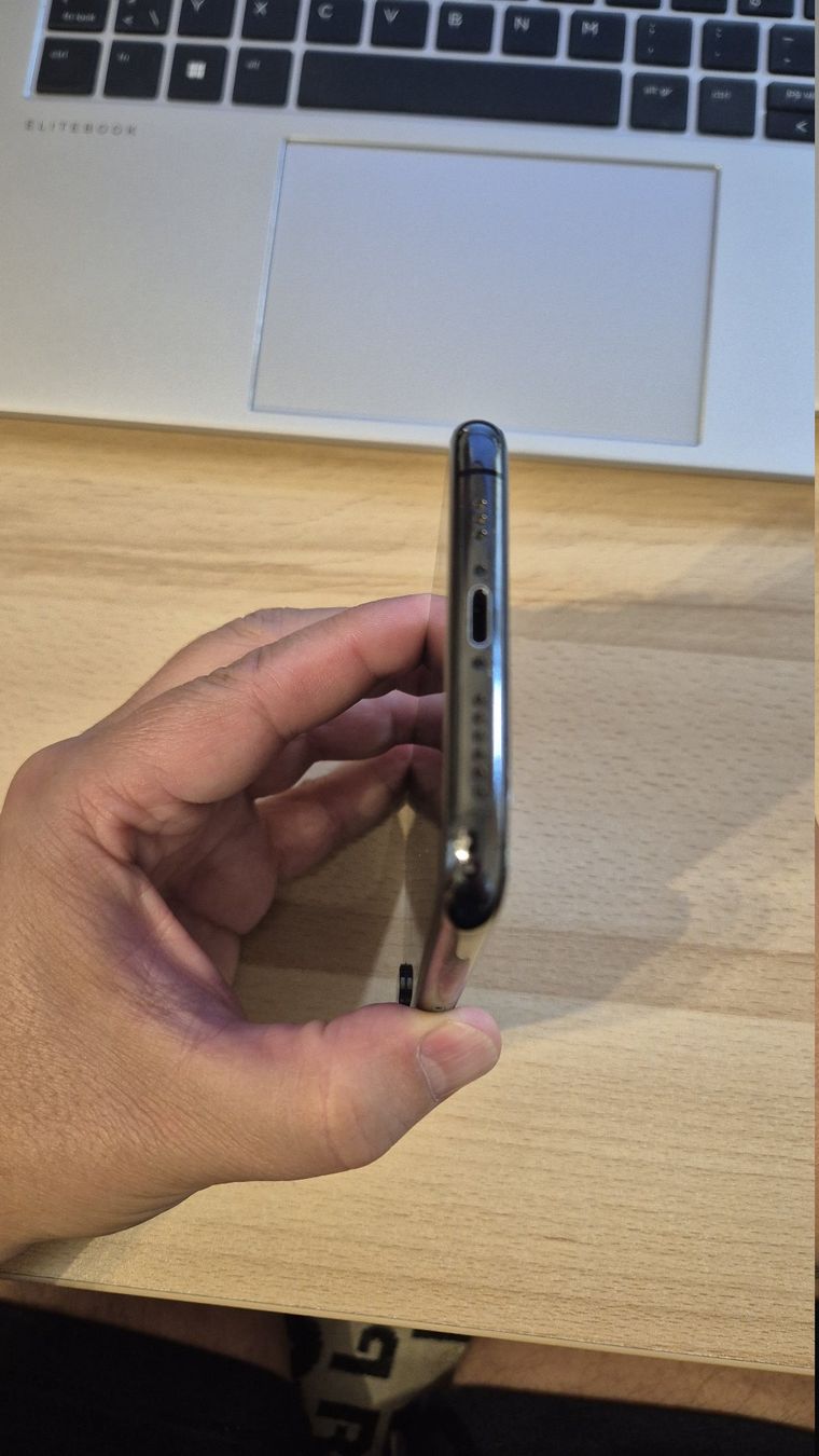 Apple Handys / Smartphones: iPhone Xs 256GB Black 3020 – Defekt aus Münchenbuchsee von MV_Solutions 3