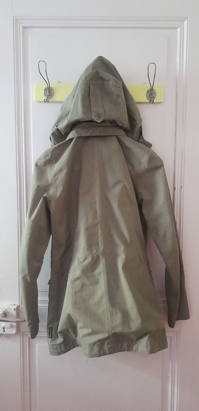 Jack Wolfskin Mäntel: Jack Wolfskin Mantel – Gebraucht aus Basel von bookworm142 2