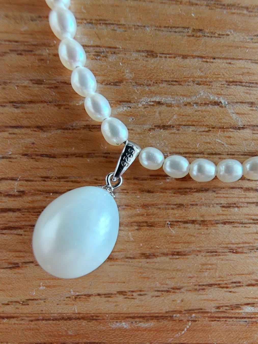 Catenine: Perlenkette mit Anhänger, weiss – Nuovo e nell'imballaggio originale da Rümlang venduto da 21f 3
