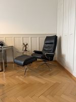 Stressless Paris Relaxsessel mit Hocker – Schwarz & Chrom
