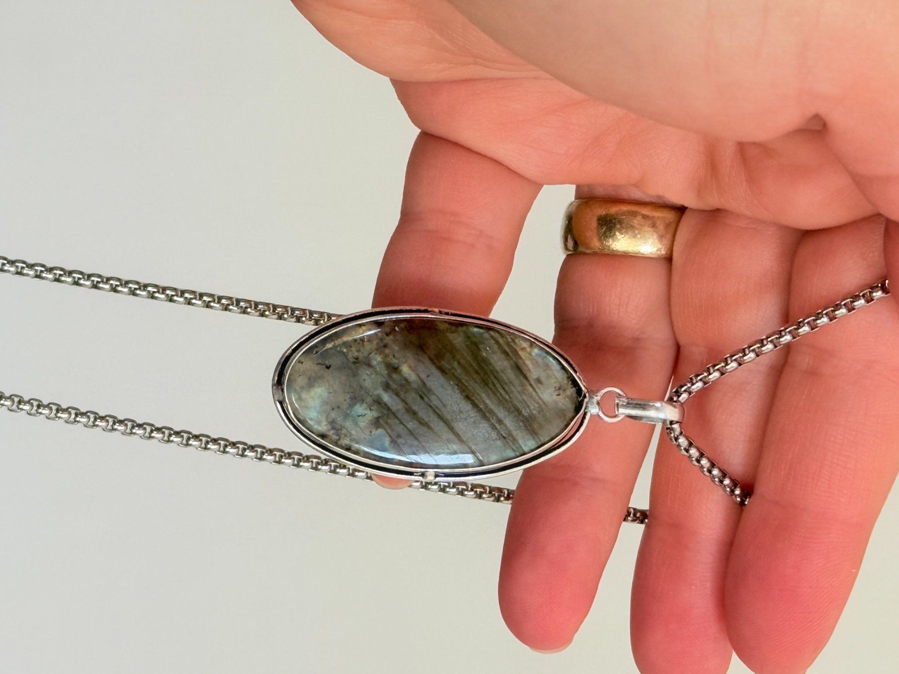 Catenine: Collier avec pendentif labradorite ovale – Nuovo e nell'imballaggio originale da Genève venduto da AWWA 3