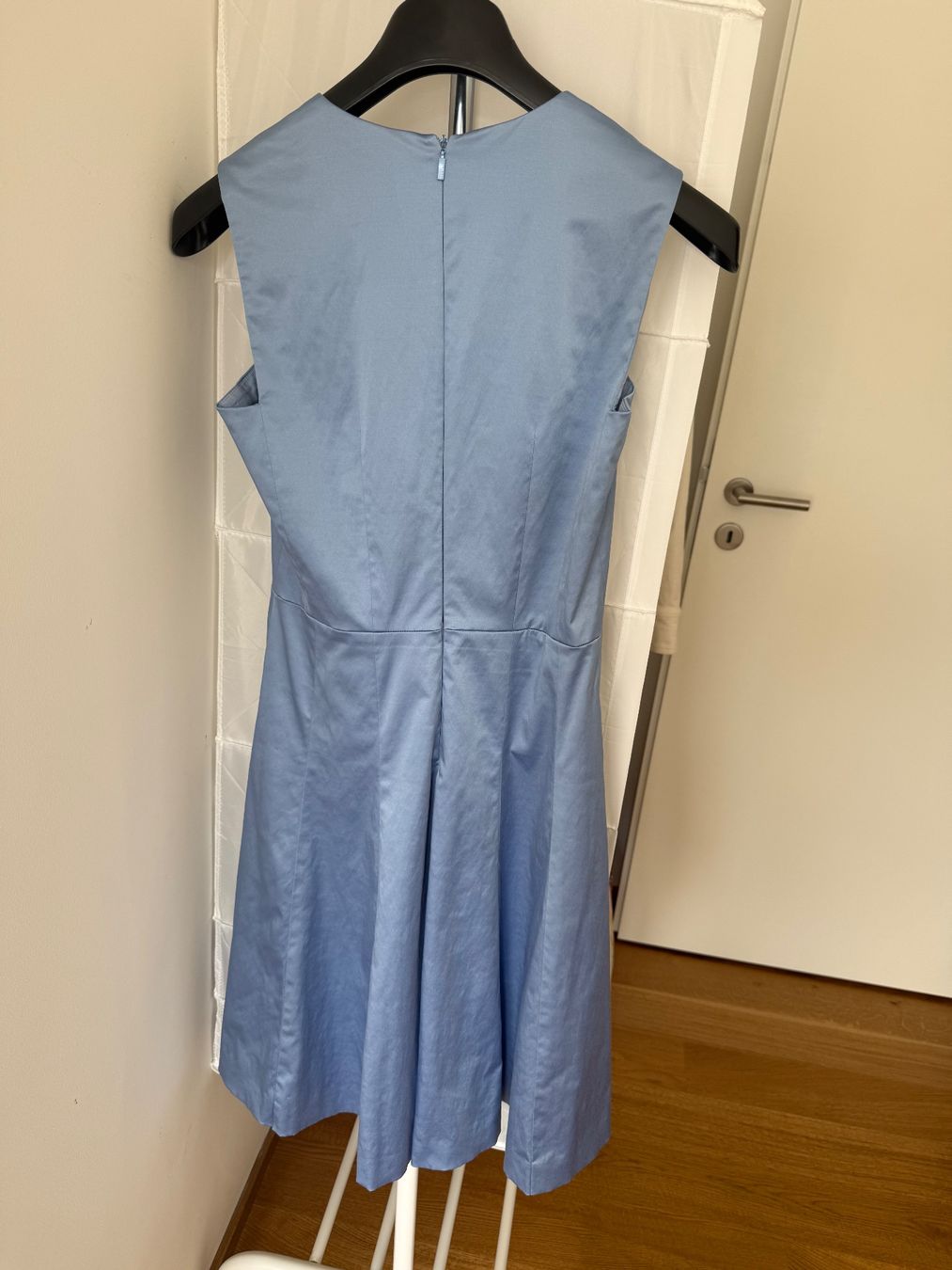 Hugo Boss Kleider: Hugo Boss dress – Gebraucht aus Châtelaine von Veradat 2