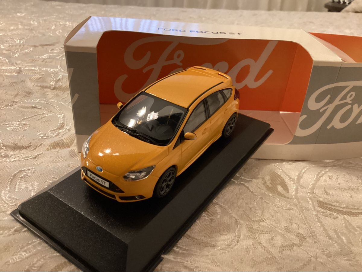 Ford Modellautos: Ford Focus ST – Neu und originalverpackt aus Flawil von Imperiosud 2