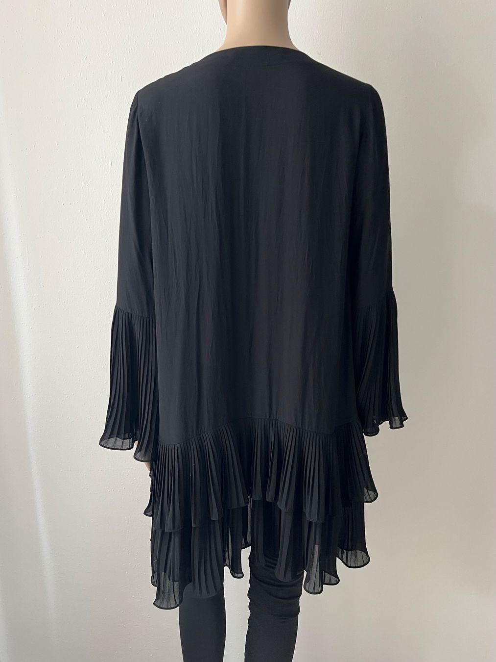 Vestiti: UTERQÜE Seidenkleid 🖤 – Usato da Zürich venduto da ClosetQueen 4