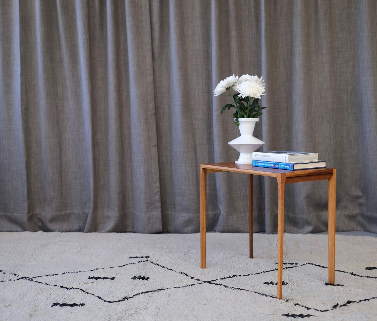 Tavoli: Sidetable Rex Raab for Wilhelm Renz, Nussbaum – Usato da Bern venduto da Zmodern_VIN 7