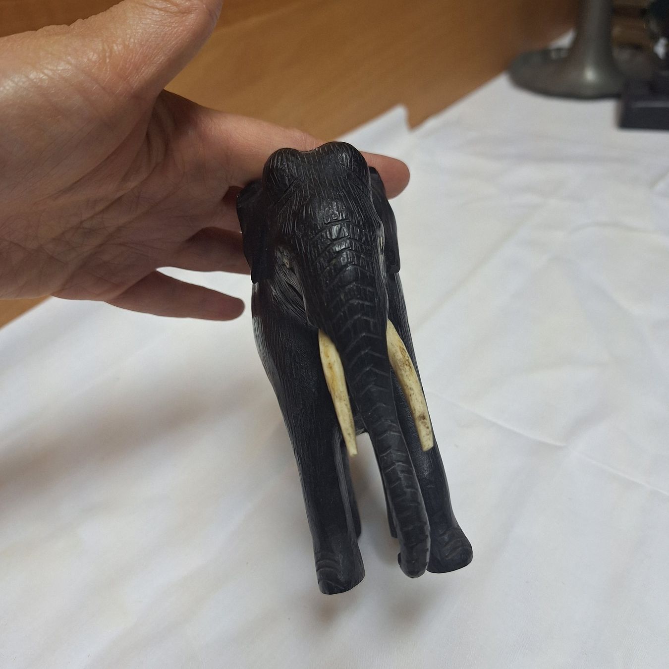 Figuren: Alte, geschnitzte Holzfigur, Elefant schwarz – Gebraucht aus Winterthur von Goldpipau 2