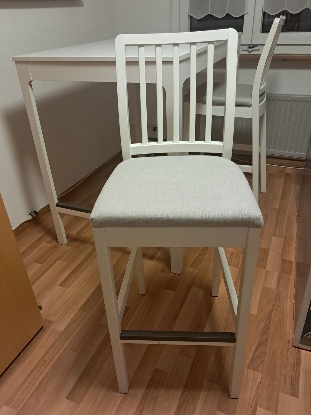 Set di tavolo e panche: Bartisch mit Stühlen – Usato da Ilanz venduto da Irisc 2