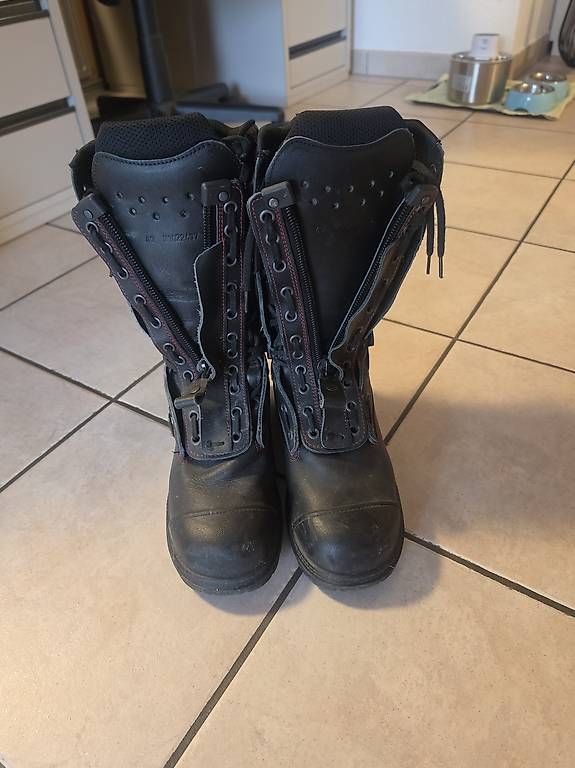 Scarpe da uomo: Feuerwehr stiefel – Usato da Alterswil FR venduto da san_nbr6
