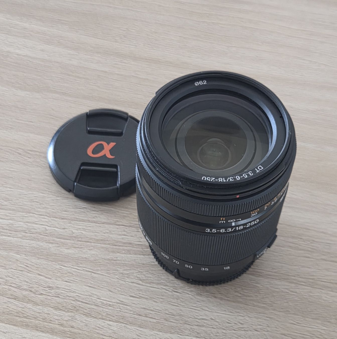 Sony Objectifs: Sony A-Mount Zoomobjektiv 18mm - 250mm – D'occasion à Aarburg par mc.cellery