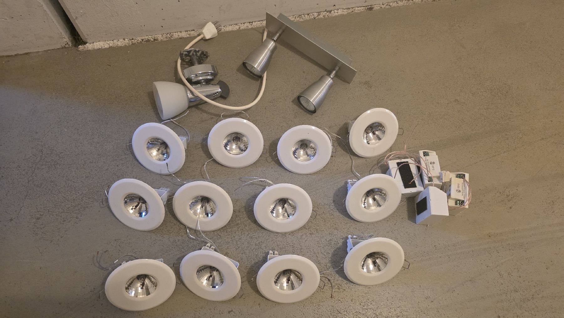 Lampade: Einbauspots 14x weiss inkl. Schienenspot – Usato da Kirchberg BE venduto da Nicolanextra