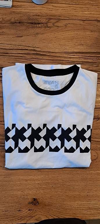 Lotti di vestiti: 2 Assos Shirts 1x kurzarm & 1x langarm – Usato da Brunnen venduto da Rodge 3