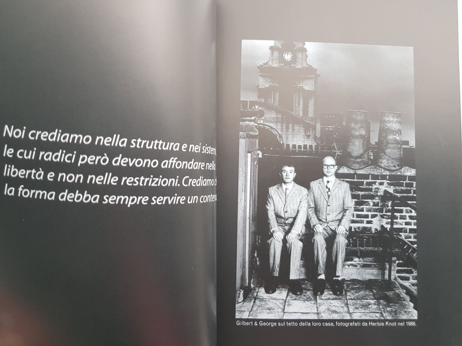 Libri: Gilbert & George par Robin Dutt – Nuovo (secondo la descrizione) da Lausanne venduto da LasloH 2