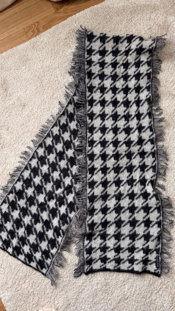 Armani Foulard & Sciarpe: Armani Jeans Wollschal – Usato da Esslingen venduto da The_Easy