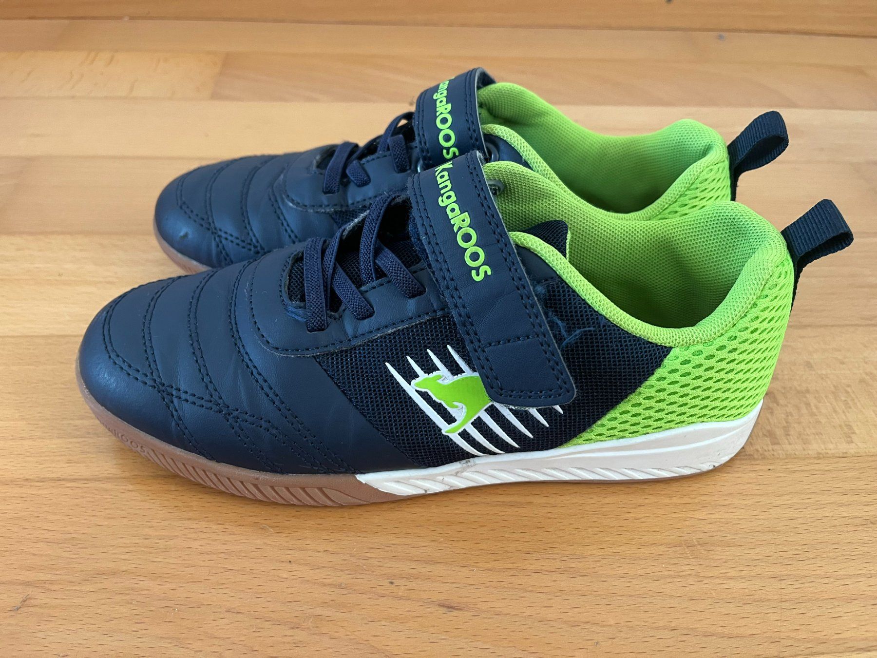 Schuhe für Jungen: KangaROOS Hallenschuhe Jungen Grösse 35 – Gebraucht aus Muttenz von Juvenile33 3