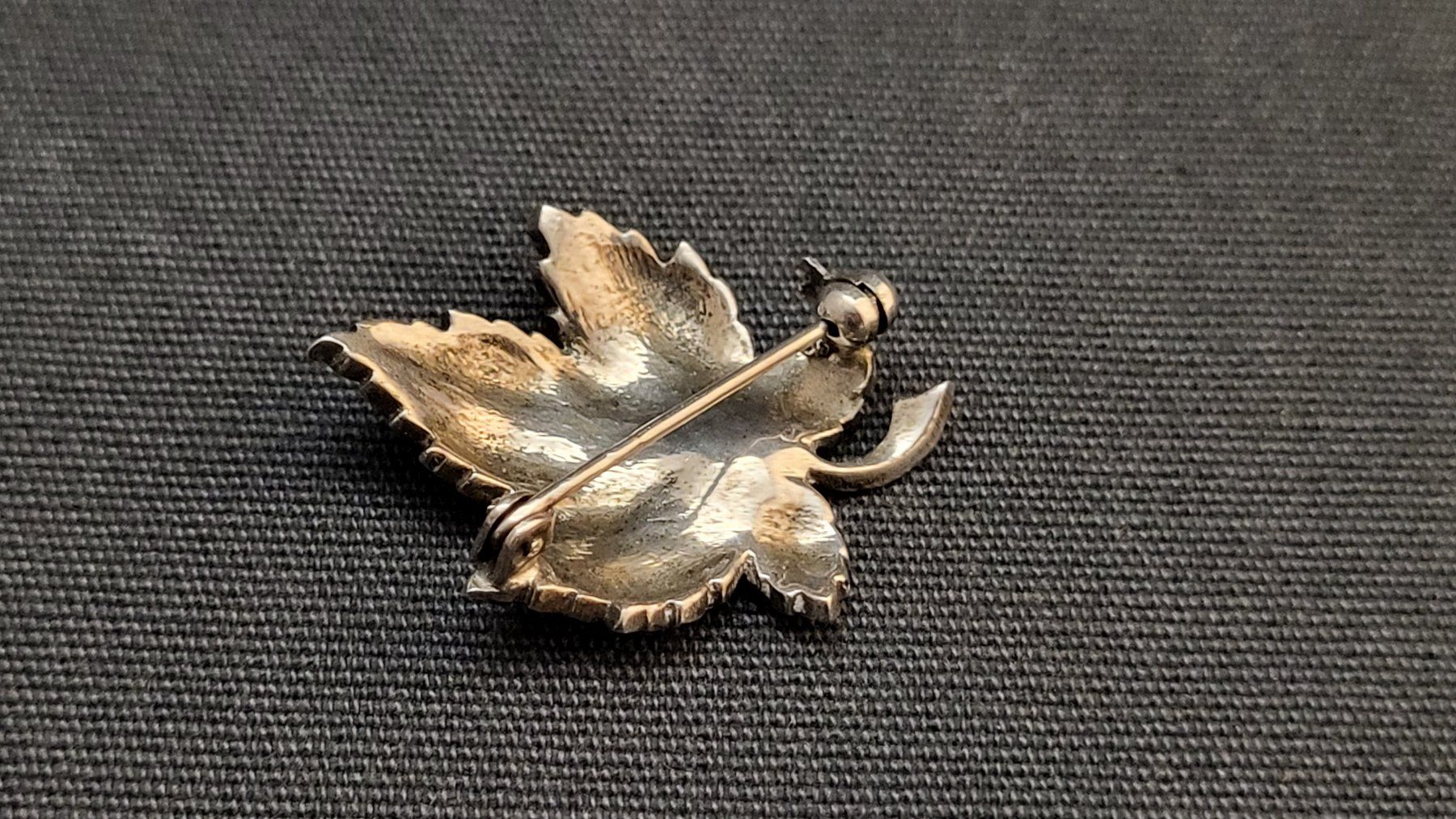 Broches & Aiguilles: Silber-Brosche AHORNBLATT mit Markasiten – D'occasion à Basel par spinne02 4