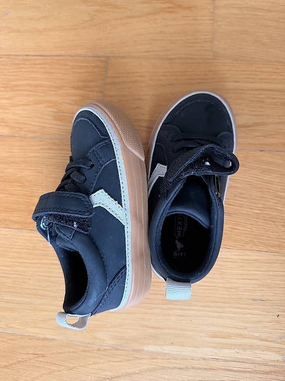 Scarpe per ragazzi: Kinderschuhe neu Grösse 24 – Usato da Regensdorf venduto da Cla_yd2g 1