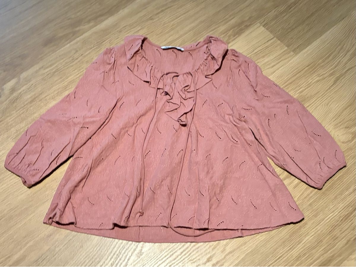Zara Chemisiers: Zara Bluse mit Lochmuster – D'occasion à Baden par Tiffany6878 1