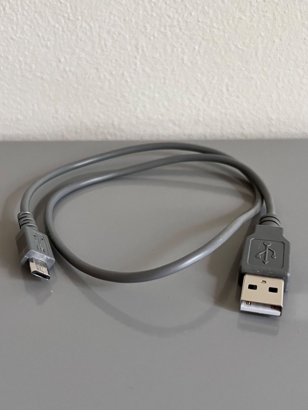 Câbles: Micro USB zu USB Ladekabel (neu) – Neuf (Voir description) à Zürich par Mel_Meli